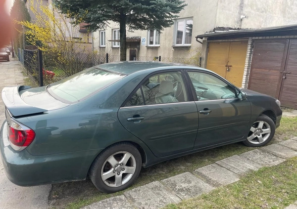 Toyota Camry cena 17500 przebieg: 154500, rok produkcji 2005 z Opole małe 67